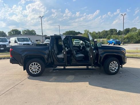 Used 2025 Toyota Tacoma Limited AWD/4WD image 13