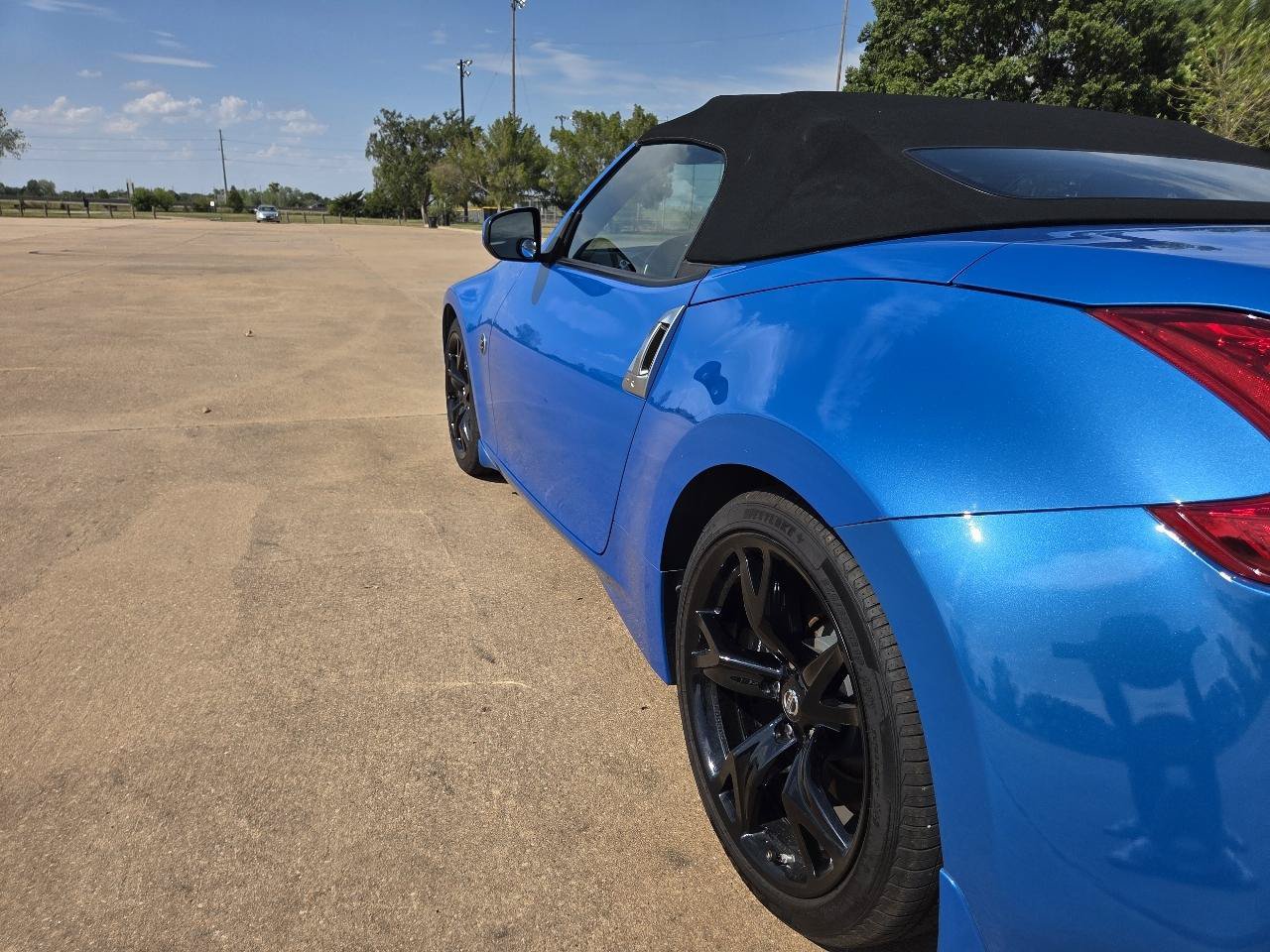 Used 2010 Nissan 370Z Touring w/ Sport Pkg RWD image 9