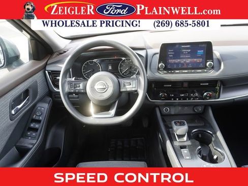 Used 2022 Nissan Rogue SV image 12