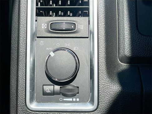 Used 2022 RAM 1500 Classic SLT image 10