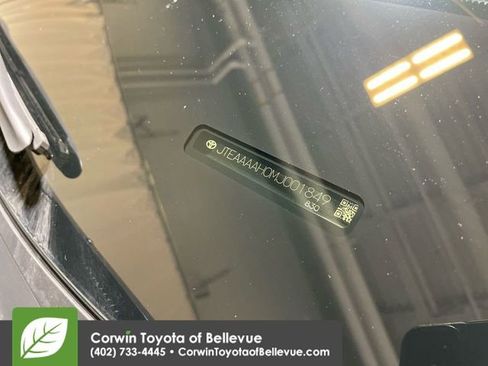 Used 2021 Toyota Venza Limited image 27