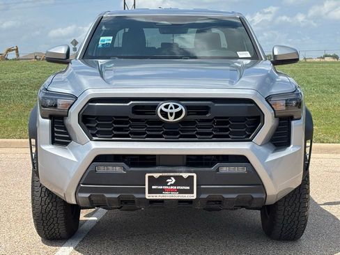 Used 2024 Toyota Tacoma TRD Off-Road AWD/4WD image 3