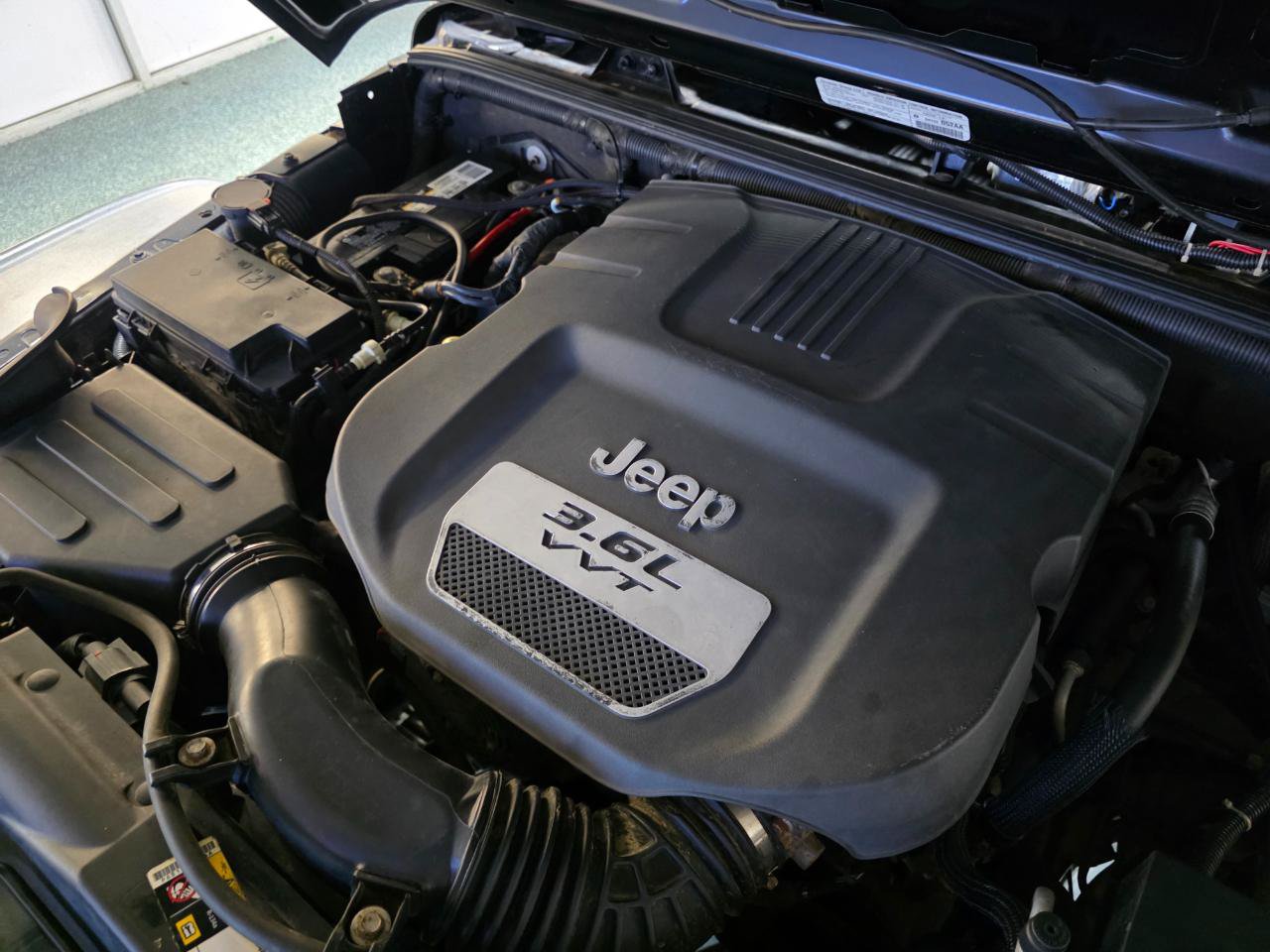 Used 2013 Jeep Wrangler Sport w/ Connectivity Group AWD/4WD image 33