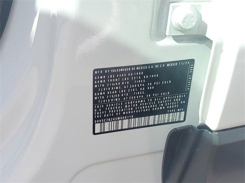 Certified 2025 Volkswagen Taos SE image 27