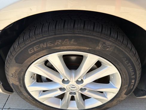 Used 2011 Lexus ES 350 w/ Preferred Accessory Package FWD image 9