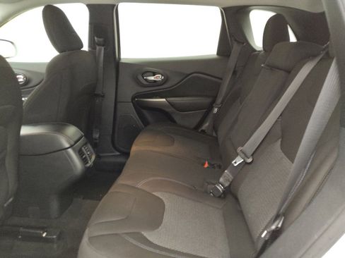 Used 2020 Jeep Cherokee Latitude image 18