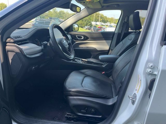Used 2022 Jeep Compass Limited w/ Sun and Sound Group AWD/4WD image 12