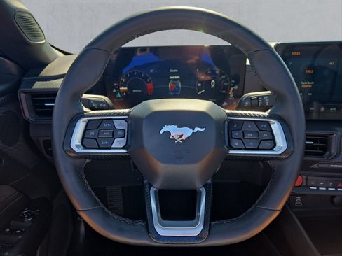 Used 2025 Ford Mustang Convertible RWD image 13