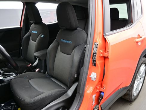 Used 2021 Jeep Renegade Latitude AWD/4WD image 11