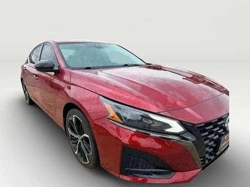 Used 2023 Nissan Altima 2.5 SR FWD image 4