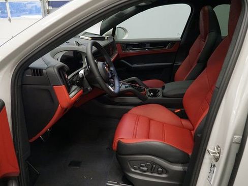 Used 2026 Porsche Cayenne GTS AWD/4WD image 23