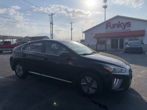 Used 2022 Hyundai Ioniq SE image 1