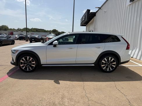 Used 2023 Volvo V60 B5 Cross Country Ultimate AWD/4WD image 3
