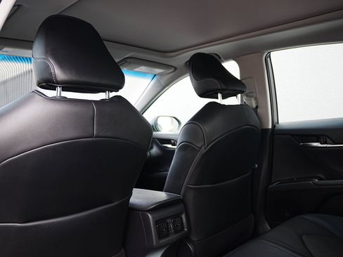 Used 2020 Toyota Camry XSE image 12