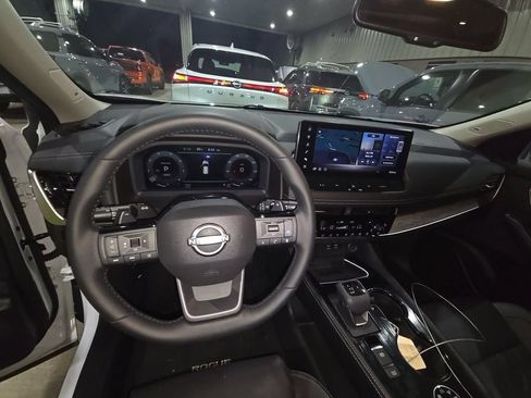 Certified 2026 Nissan Rogue Platinum w/ Platinum Premium Package AWD/4WD image 10