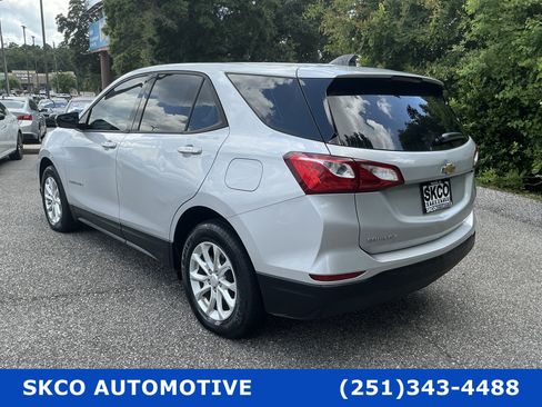 Used 2019 Chevrolet Equinox LS FWD image 3