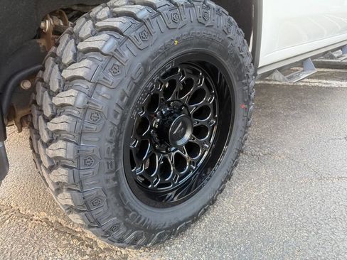 Used 2022 Chevrolet Silverado 2500 Custom w/ Custom Value Package AWD/4WD image 9