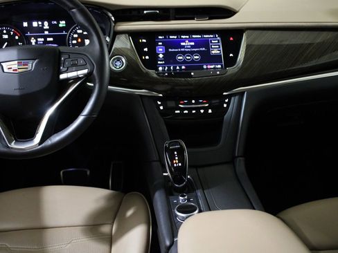 Used 2020 Cadillac XT6 Sport w/ Platinum Package image 19