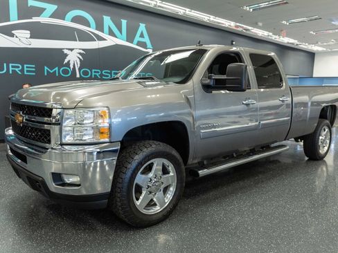 Used 2014 Chevrolet Silverado 2500 LT w/ Custom Sport Truck Package image 3