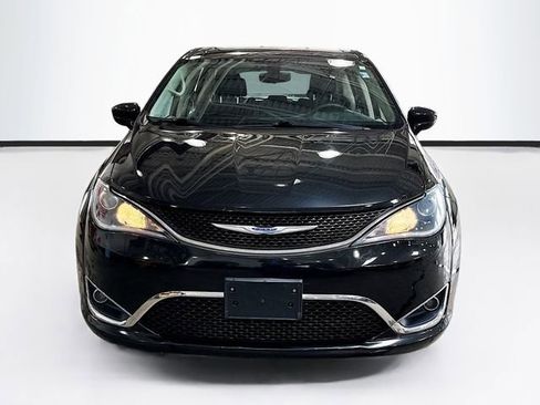 Used 2018 Chrysler Pacifica Touring Plus w/ Tire & Wheel Group image 4