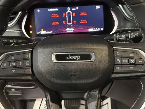 Used 2023 Jeep Grand Cherokee L Laredo AWD/4WD image 12