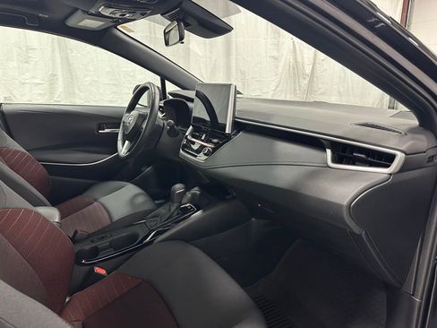 Used 2025 Toyota Corolla SE w/ SE Premium Package image 60