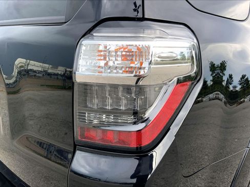 Used 2022 Toyota 4Runner TRD Sport AWD/4WD image 30