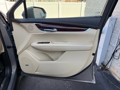 Used 2017 Cadillac XT5 Luxury w/ Driver Awareness Package FWD image 23