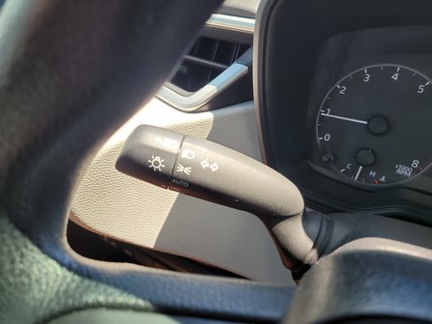 Certified 2025 Toyota Corolla LE FWD image 28