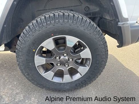 Used 2018 Jeep Wrangler Unlimited Sahara image 13