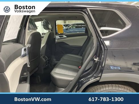 New 2026 Volkswagen Taos SE image 8