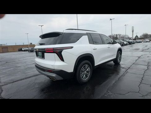 Used 2024 Chevrolet Traverse LT w/ Trailering Package image 8