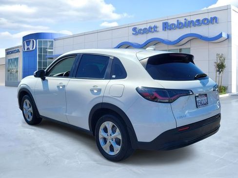 Certified 2023 Honda HR-V LX image 3