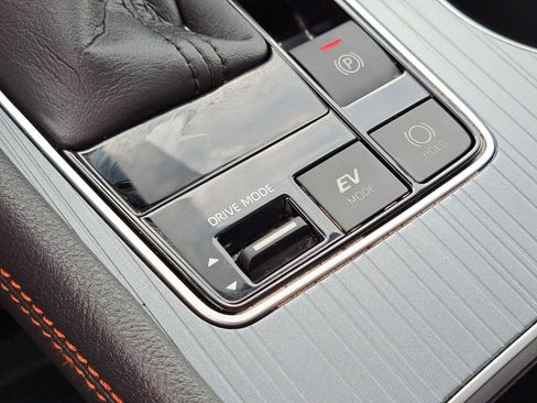 Used 2021 Toyota Sienna XSE w/ XSE Plus Package image 9