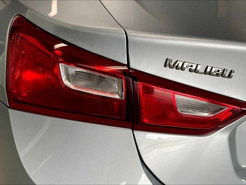 Used 2018 Chevrolet Malibu LT w/ Driver Confidence Package image 25