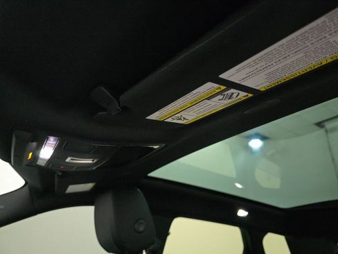 Used 2023 Land Rover Range Rover Evoque R-Dynamic S image 8