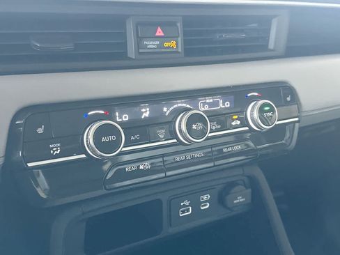 Used 2025 Honda Pilot Touring image 20