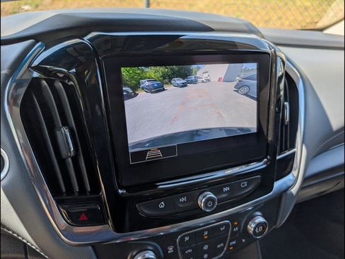 Used 2021 Chevrolet Traverse LT FWD image 11