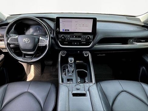 Used 2024 Toyota Grand Highlander XLE image 8