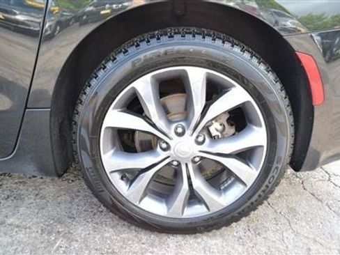 Used 2017 Chrysler Pacifica Limited w/ UConnect Theater Package FWD image 10