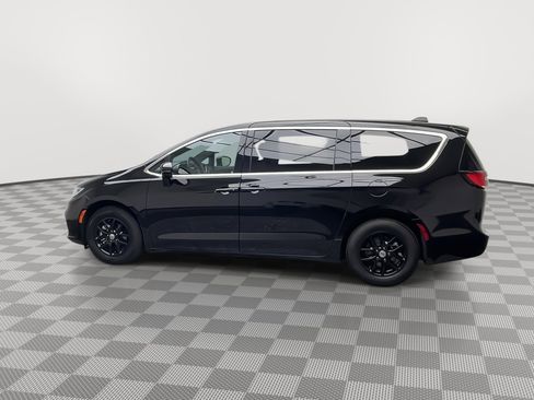 Used 2025 Chrysler Pacifica Select FWD image 35
