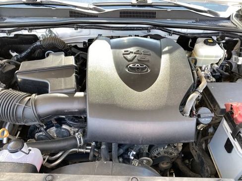 Used 2020 Toyota Tacoma TRD Off-Road w/ TRD Premium Off Road Package AWD/4WD image 28