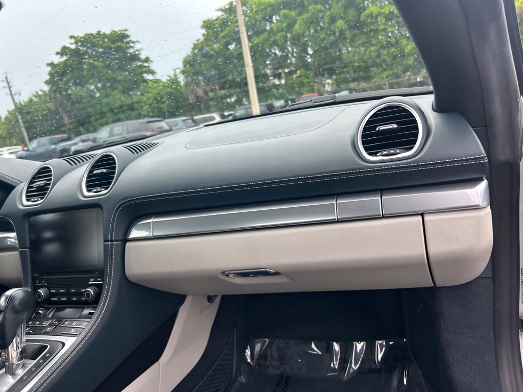 Used 2018 Porsche 718 Boxster RWD image 22