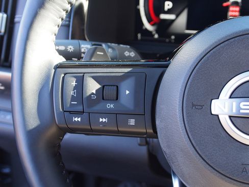 Used 2023 Nissan Pathfinder Platinum w/ Black Appearance Package image 24