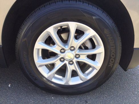 Used 2018 Chevrolet Equinox LT AWD/4WD image 45