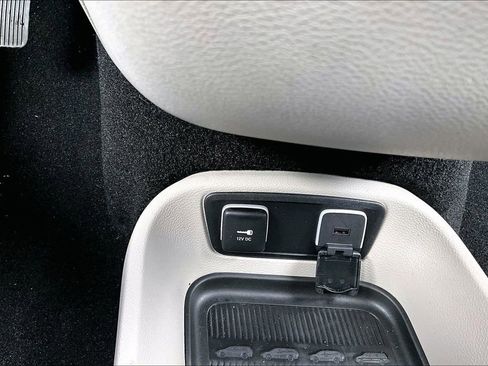 Used 2019 Chrysler Pacifica Touring-L image 20