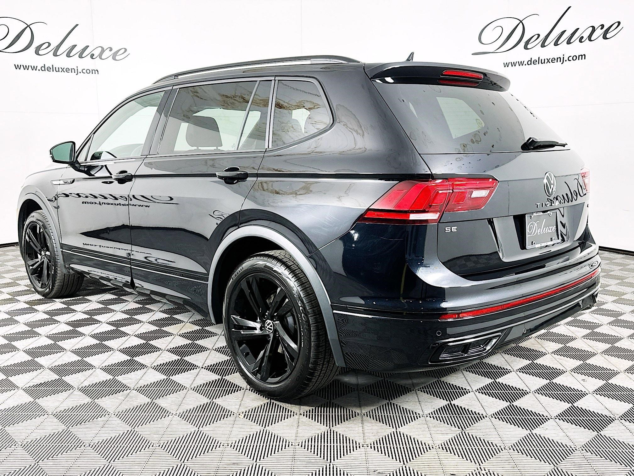 Used 2024 Volkswagen Tiguan SE R-Line AWD/4WD image 4
