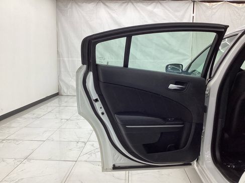 Used 2019 Dodge Charger SXT image 24