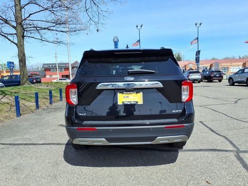 Certified 2023 Ford Explorer XLT w/ Equipment Group 202A AWD/4WD image 7