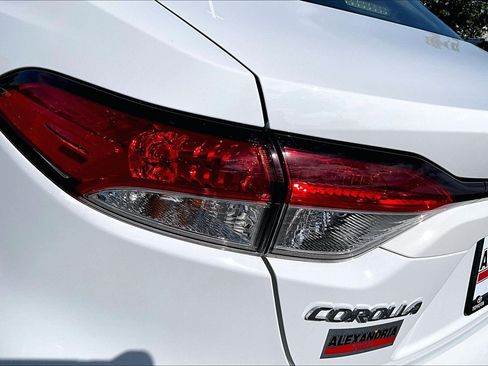 Used 2025 Toyota Corolla LE FWD image 27